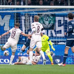 Alexander Rossipal brachte Dynamo Dresden mit 1:0 in Führung. Foto: David Inderlied/dpa