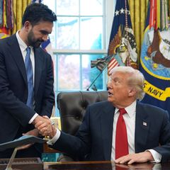 Ein Handschlag zwischen politischen Gegnern: Mamdani und Trump verstanden sich vor laufenden Kameras erstaunlich gut