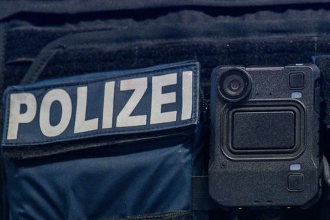 Seit Ende 2024 ist vorgesehen, dass Thüringer Polizisten mit Bodycams ausgestattet sind, die automatisch eine Aufzeichnung start
