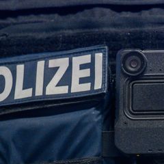 Seit Ende 2024 ist vorgesehen, dass Thüringer Polizisten mit Bodycams ausgestattet sind, die automatisch eine Aufzeichnung start