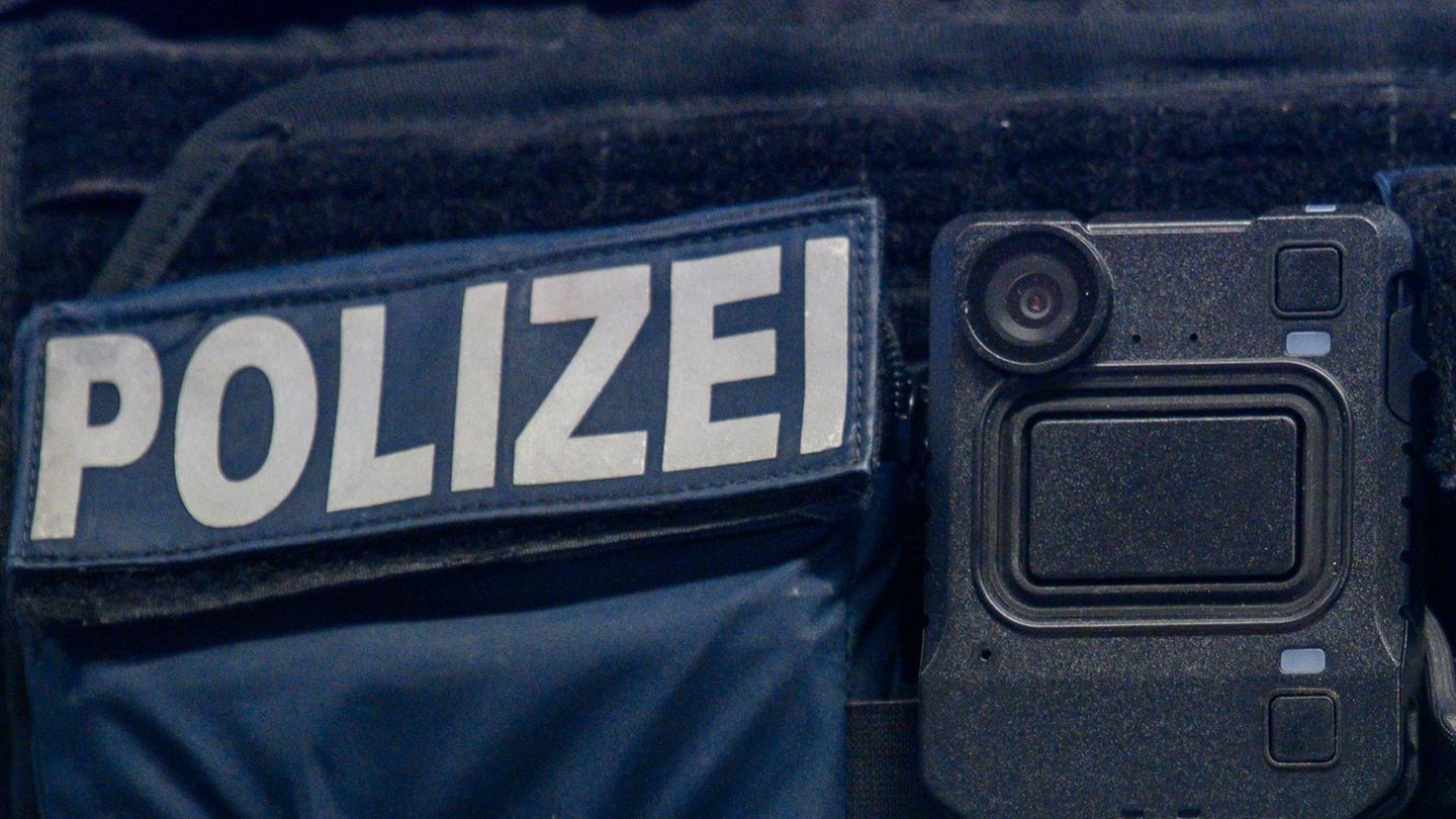 Seit Ende 2024 ist vorgesehen, dass Thüringer Polizisten mit Bodycams ausgestattet sind, die automatisch eine Aufzeichnung start