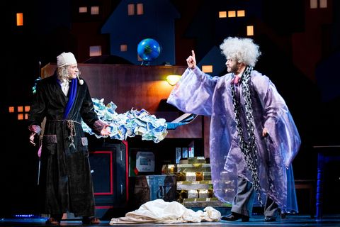 Eine Weihnachtsgeschichte nach Charles Dickens ist im St. Pauli Theater zu sehen. Foto: Kerstin Schomburg/St. Pauli Theater/dpa