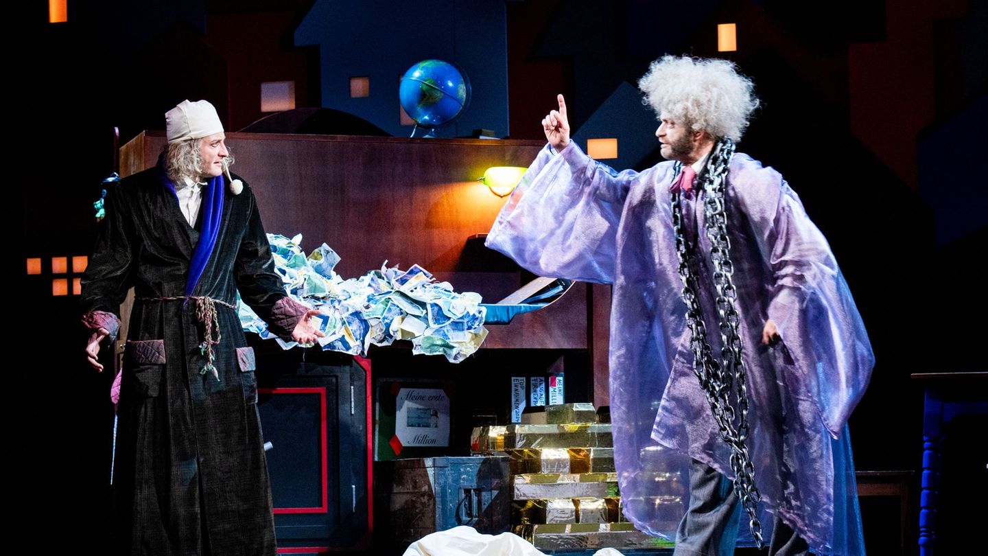 Eine Weihnachtsgeschichte nach Charles Dickens ist im St. Pauli Theater zu sehen. Foto: Kerstin Schomburg/St. Pauli Theater/dpa