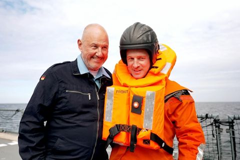 Für Frank Rosin (links) und Alexander Kumptner geht es diesmal auf hohe See.