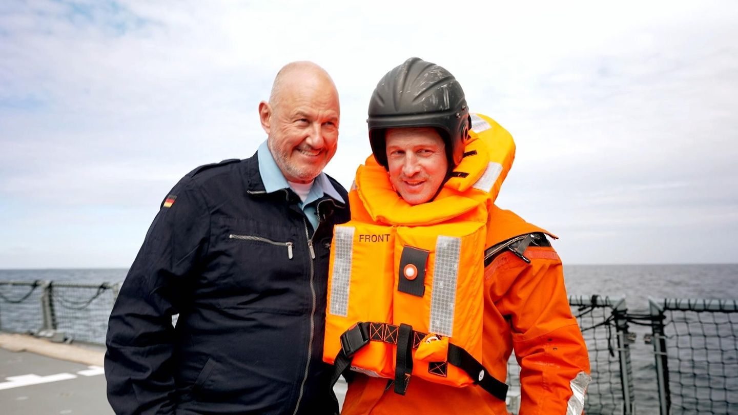 Für Frank Rosin (links) und Alexander Kumptner geht es diesmal auf hohe See.