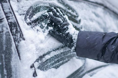 Mit diesen Gadgets wird die Autoscheibe schnell eisfrei