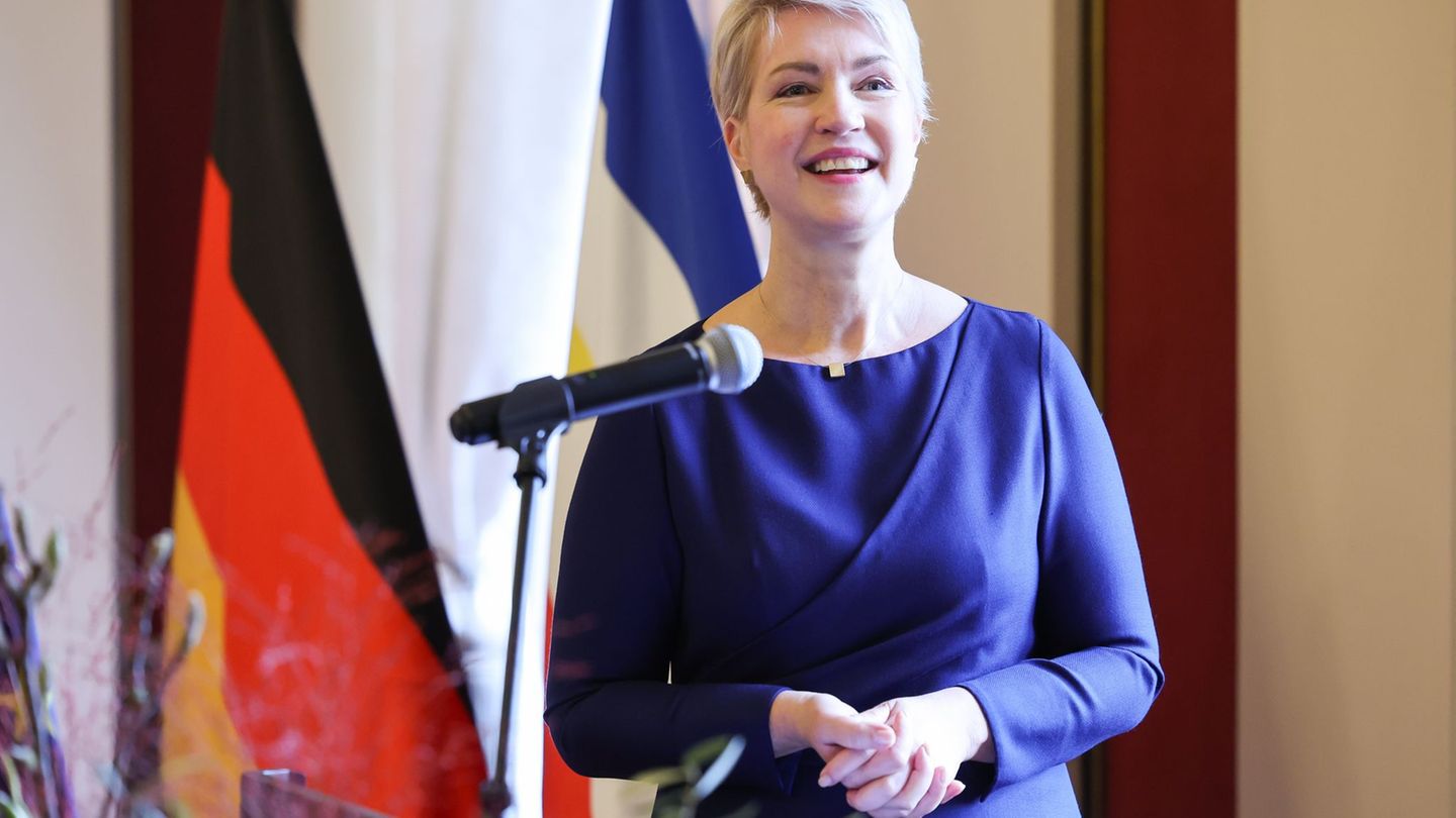 Auch in diesem Jahr übergibt Ministerpräsidentin Manuela Schwesig wieder den Kulturpreis. (Archivbild) Foto: Ulrich Perrey/dpa