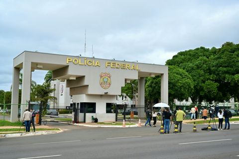 Journalisten vor dem Sitz der Bundespolizei in Brasília