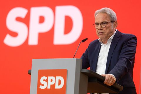 Thüringens SPD-Chef Georg Maier will das Polizeiaufgabengesetz so ändern, dass gefährdete Frauen vor potenziellen Tätern gewarnt