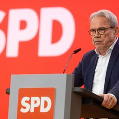 Thüringens SPD-Chef Georg Maier will das Polizeiaufgabengesetz so ändern, dass gefährdete Frauen vor potenziellen Tätern gewarnt