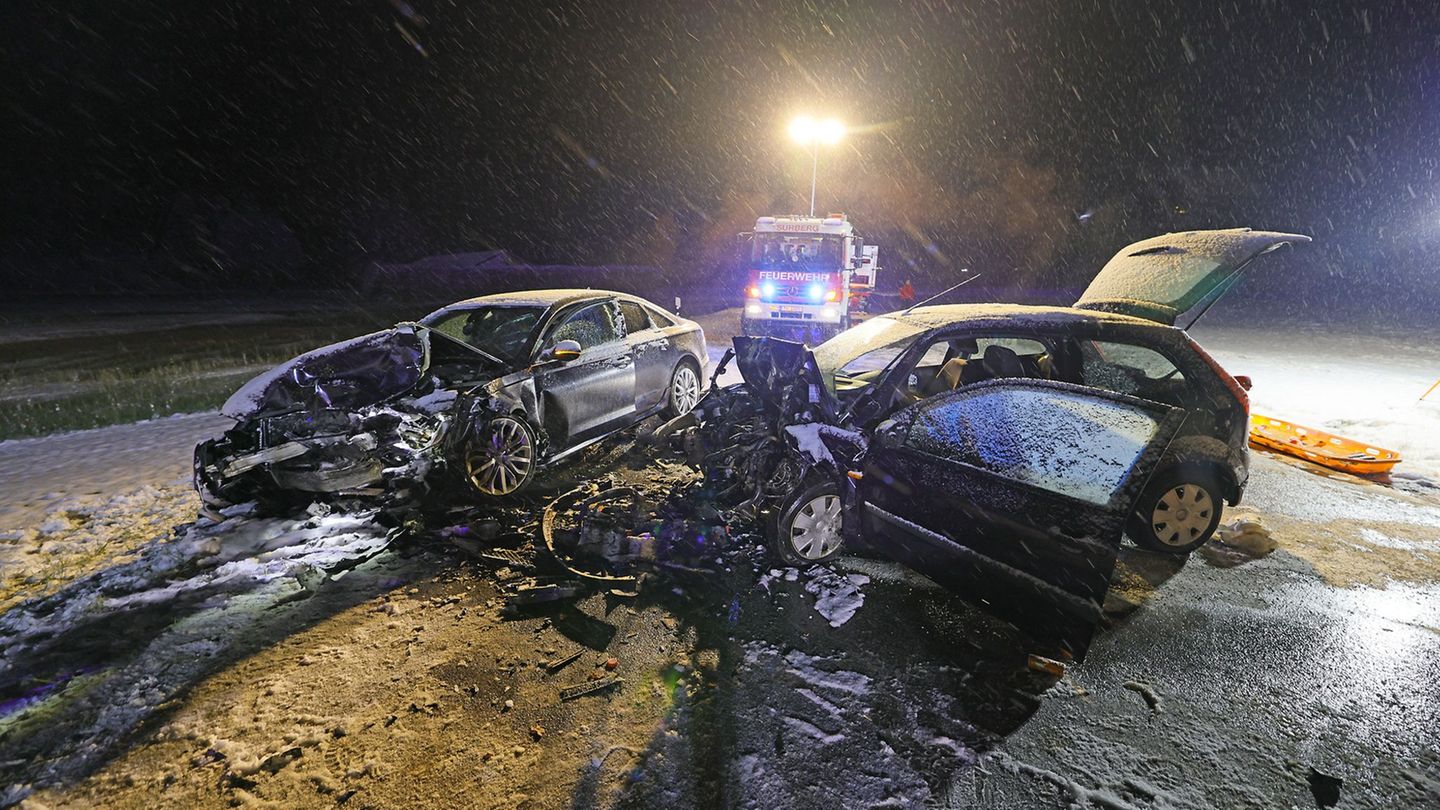 Die 54-Jährige starb nach Polizeiangaben noch an der Unfallstelle. (Foto aktuell vom 21.11.) Foto: Markus Leitner/BRK Kreisverba