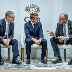 Großbritanniens Premier Keir Starmer, Frankreichs Präsident Emmanuel Macron und Bundeskanzler Friedrich Merz