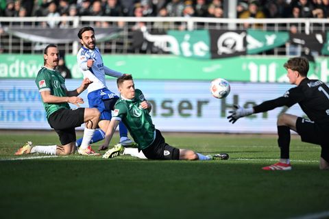 Münster und Schalke lieferten sich ein spannendes Spiel. Foto: Fabian Strauch/dpa