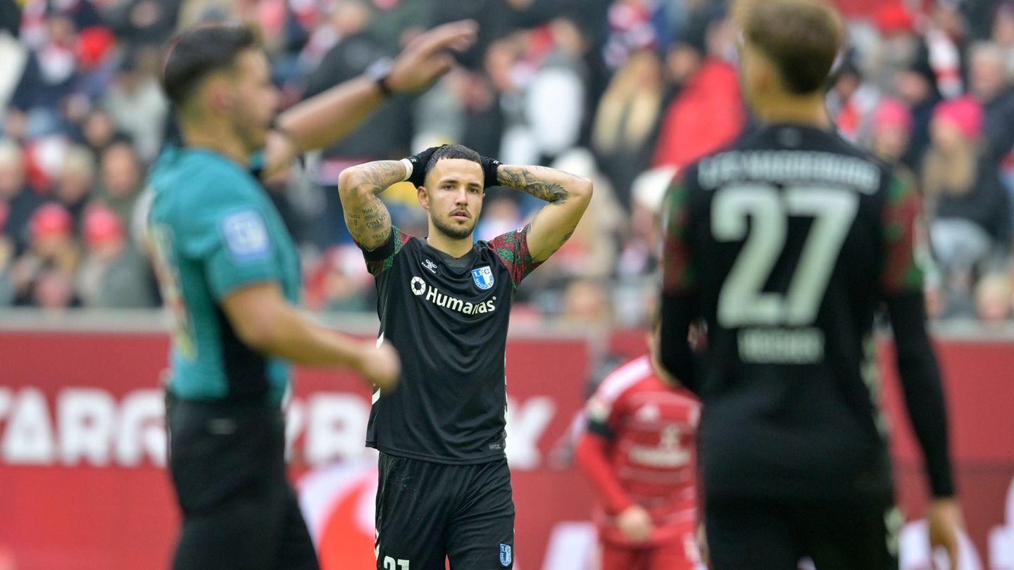 Falko Michel (M) hat mit seinem 1. FC Magdeburg die nächste Pleite kassiert. Foto: Anke Waelischmiller/dpa