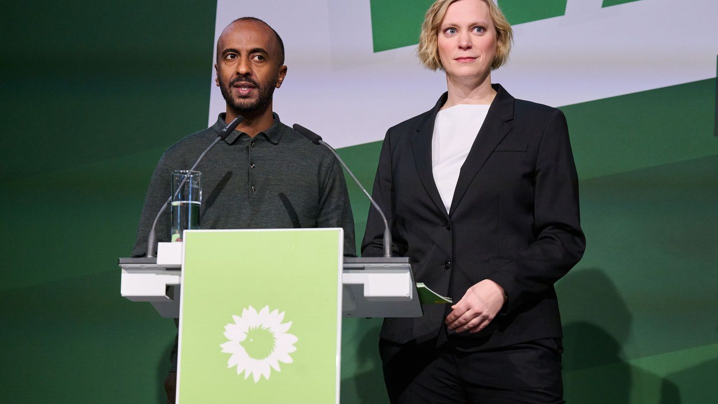 Nina Stahr und Philmon Ghirmai bilden seit 2023 die Doppelspitze der Berliner Grünen. Foto: Annette Riedl/dpa