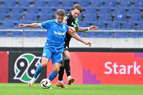 Schuster gelang das wichtige 1:0. (Archivbild) Foto: Swen Pförtner/dpa