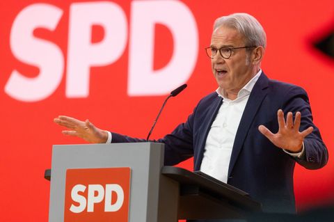 Thüringens SPD-Chef Georg Maier sieht seine Partei als Vorkämpfer gegen Faschismus. Foto: Michael Reichel/dpa
