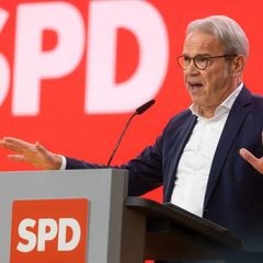 Thüringens SPD-Chef Georg Maier sieht seine Partei als Vorkämpfer gegen Faschismus. Foto: Michael Reichel/dpa