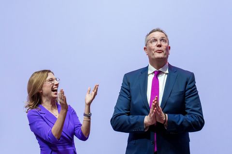 Ministerpräsident Schweitzer kandidiert auf Platz eins der SPD-Liste für die Landtagswahl, Parteichefin Bätzing-Lichtenthäler au