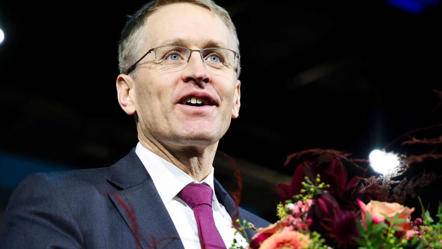 Daniel Günther erhält bei seiner Wiederwahl als Landesvorsitzender mehr als 94 Prozent der gültigen Stimmen. Foto: Frank Molter/