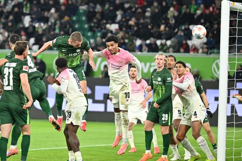 Das Kopfballtor von Denis Vavro war für den VfL Wolfsburg zu wenig. Foto: Swen Pförtner/dpa