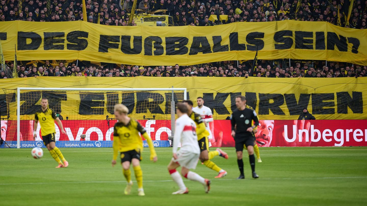 Der Fan-Protest hatte auch Auswirkung auf das Spiel in Dortmund. Foto: Bernd Thissen/dpa