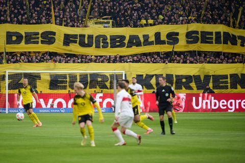 Der Fan-Protest hatte auch Auswirkung auf das Spiel in Dortmund. Foto: Bernd Thissen/dpa