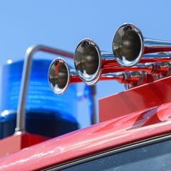 Bei einem Feuer in einem Görlitzer Wohnhaus sind fünf Menschen verletzt worden. (Symbolbild) Foto: Robert Michael/dpa-Zentralbil