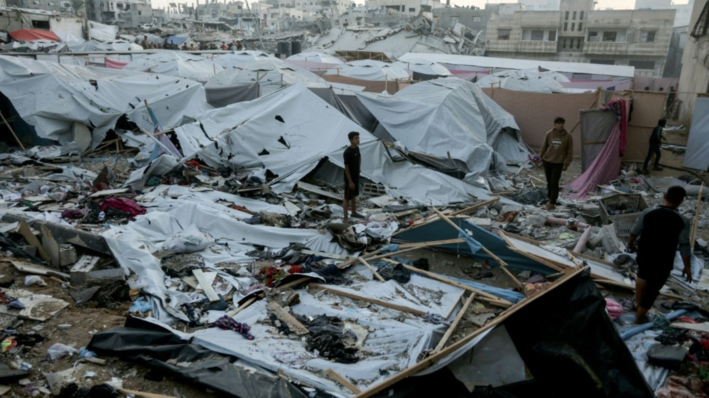 Zerstörte Zelte in der Stadt Gaza