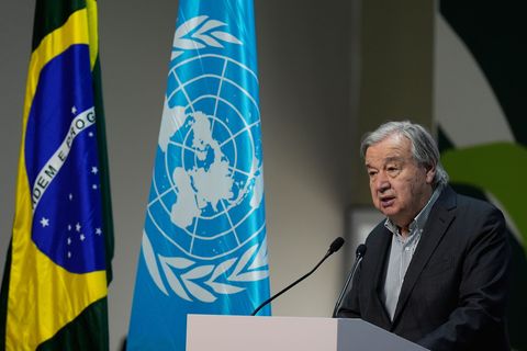 "Ich kann nicht so tun, als habe die COP30 alles Nötige geliefert", sagte Guterres. (Archivbild) Foto: Fernando Llano/AP/dpa