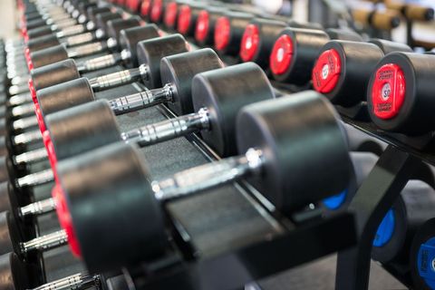Das Land NRW wirbt in Fitnessstudios um Nachwuchs beim Gefängnis-Personal. (Symbolbild) Foto: Oliver Dietze/dpa
