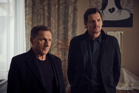 Thorsten Lannert (Richy Müller) und Sebastian Bootz (Felix Klare) rollen das Leben einer einsam gestorbenen jungen Frau auf. Fot