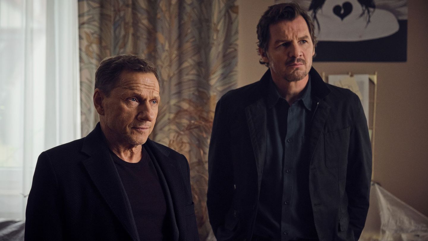 Thorsten Lannert (Richy Müller) und Sebastian Bootz (Felix Klare) rollen das Leben einer einsam gestorbenen jungen Frau auf. Fot