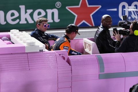 Las Vegas eben - im pinken Lego-Cadillac ging es zur Siegerehrung. Foto: Eric Gay/AP/dpa