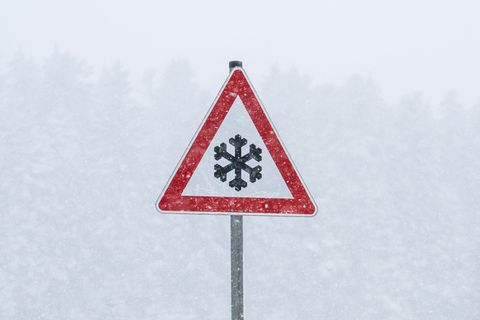 Der Deutsche Wetterdienst erwartet Glätte. (Symbolbild) Foto: Silas Stein/dpa