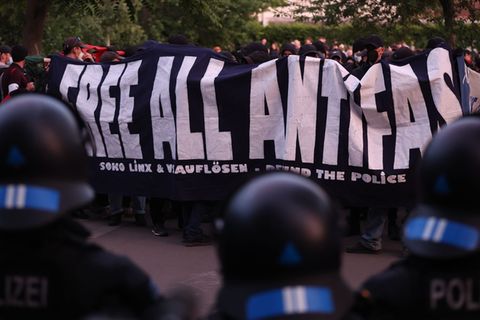 Vor dem Oberlandesgericht Dresden soll gegen weitere Mitglieder einer linksextremistischen Gruppe verhandelt werden. (Archivbild