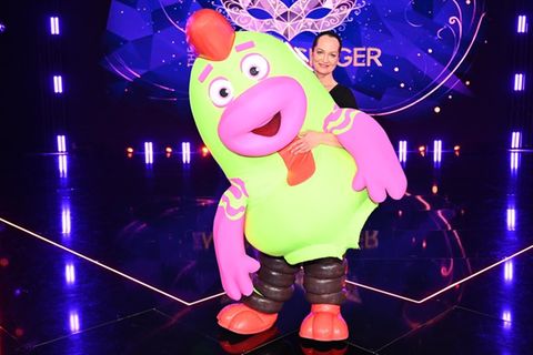 Natalia Wörner steckt bei "The Masked Singer" unter Quietsch.