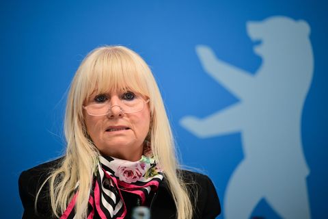 "Es ist der Auftrag, unsere demokratische Ordnung aktiv zu verteidigen", sagte die Innensenatorin anlässlich des Jahrestags. (Ar