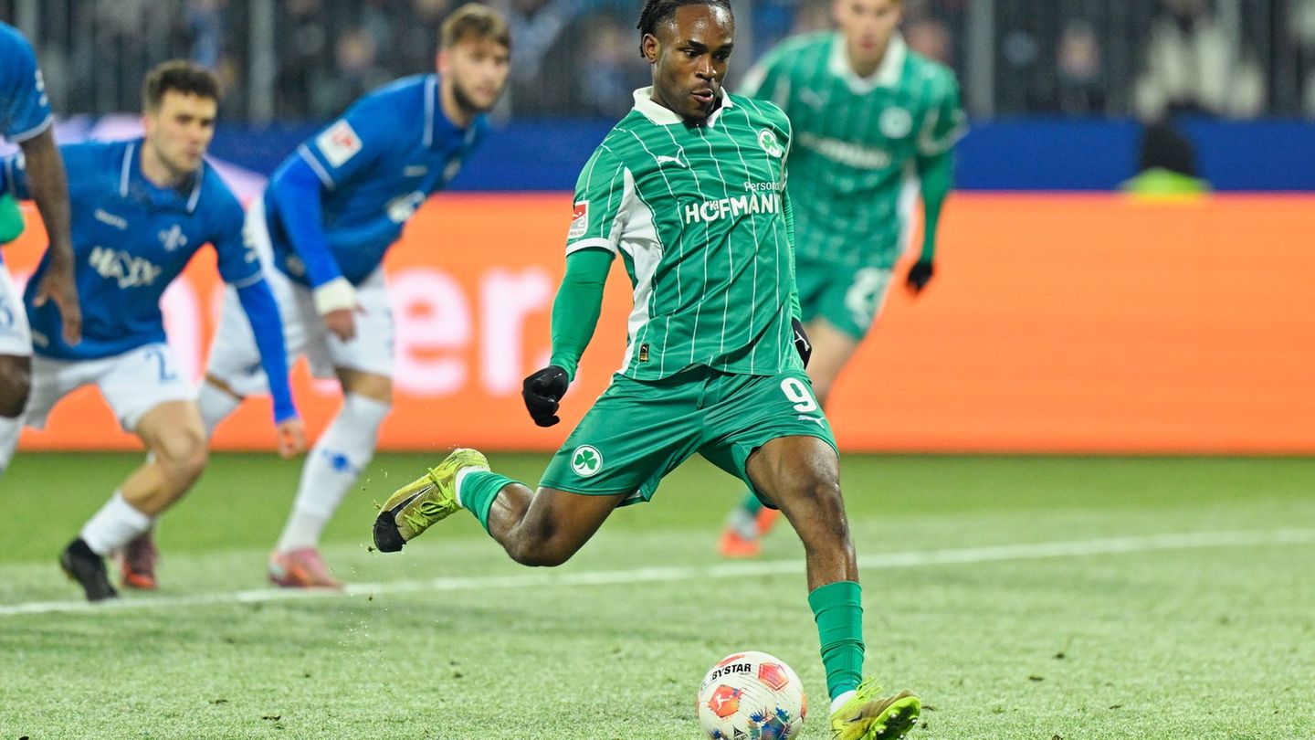 Noah Futkeus Doppelpack konnte keinen Sieg der Fürther einläuten. Foto: Uwe Anspach/dpa