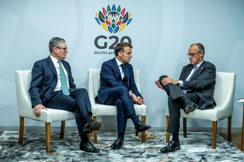 Starmer, Macron und Merz (v.l.) beim G20-Gipfel: Europa will offenbar Nato-Artikel-5-Garantien für Ukraine