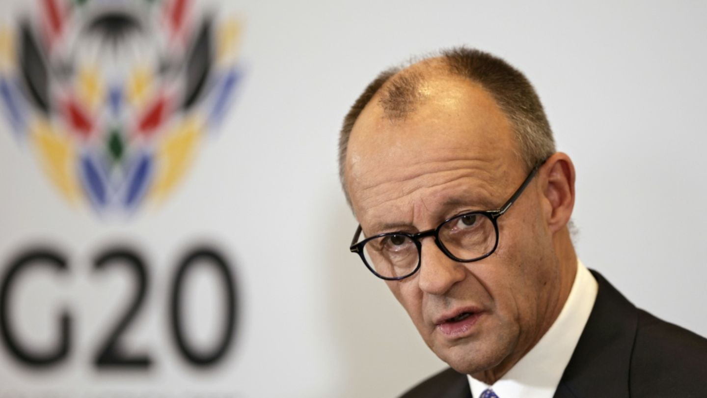 Merz bei Pressekonferenz in Südafrika