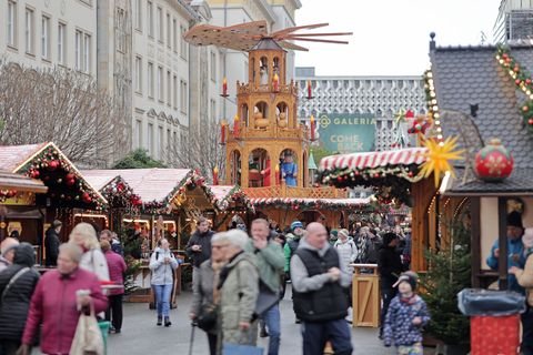 Der Geschäftsführer der Weihnachtsmarkt GmbH, Paul-Gerhard Stieger, ist mit dem Auftakt zufrieden. (Archivbild) Foto: Matthias B