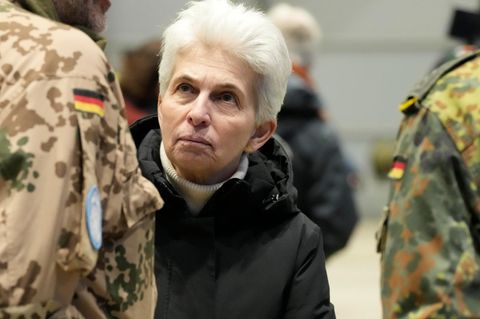 Marie-Agnes Strack-Zimmermann bei der Bundeswehr