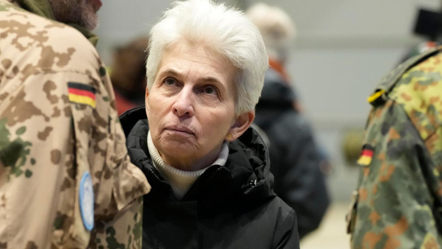 Marie-Agnes Strack-Zimmermann bei der Bundeswehr