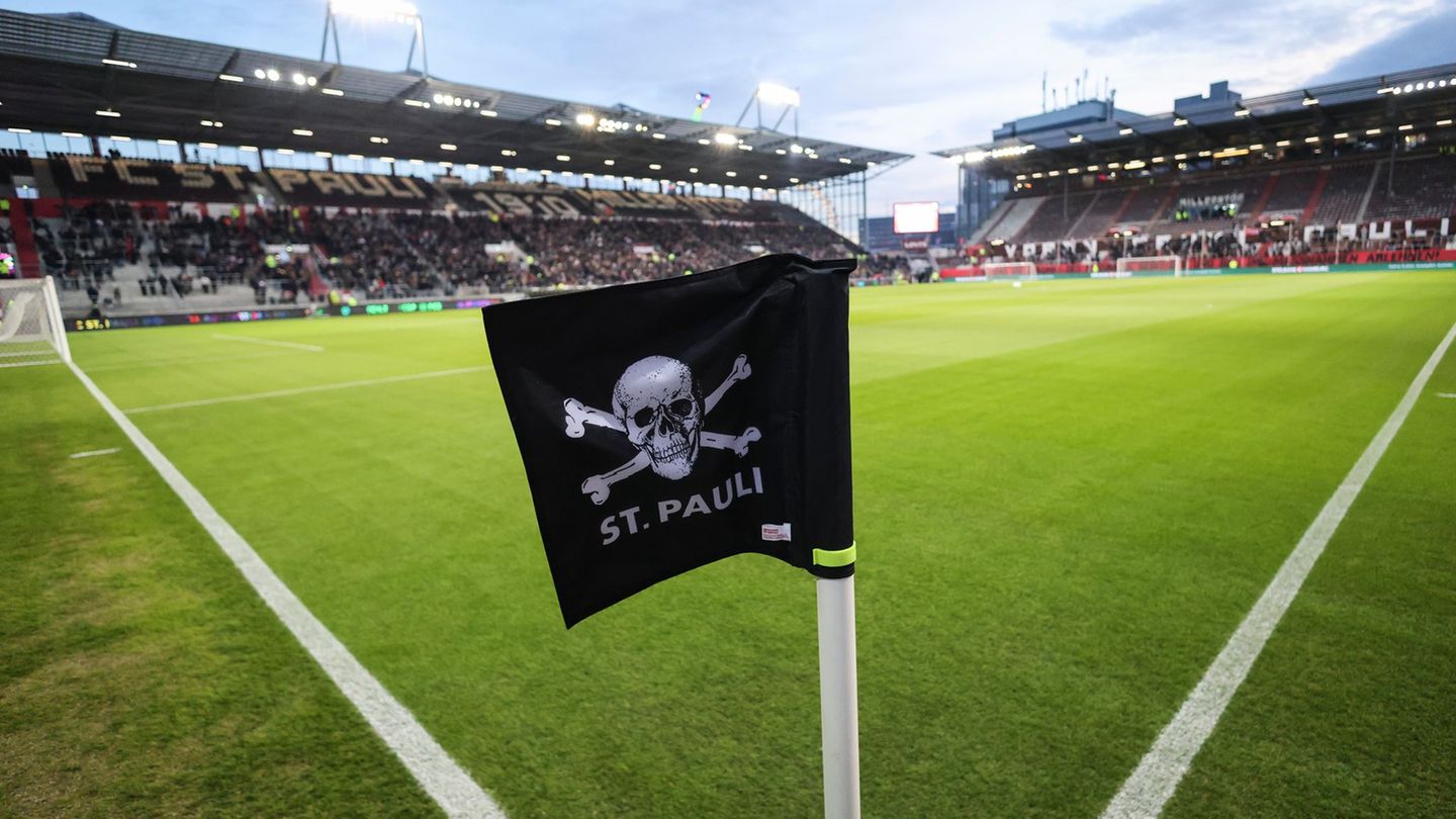 Fu-ball-Bundesliga-Sicherheitsdebatte-FC-St-Pauli-steht-hinter-Fan-Protesten