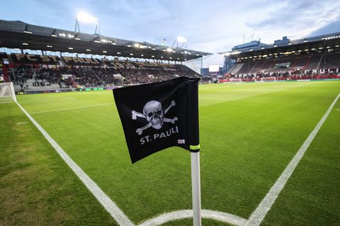 Das Millerntor-Stadion des FC St. Pauli vor dem Spiel gegen Union Berlin. Foto: Christian Charisius/dpa