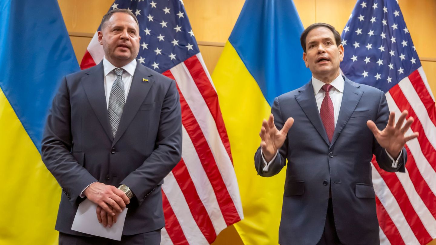 Marco Rubio (r) und Andrij Jermak äußerten sich am Rande der Gespräche in Genf vergleichsweise positiv. Foto: Martial Trezzini/K