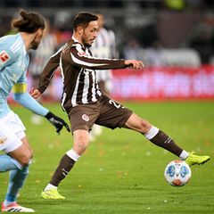 Mathias Pereira Lage (St. Pauli) gegen Christopher Trimmel (Union Berlin)