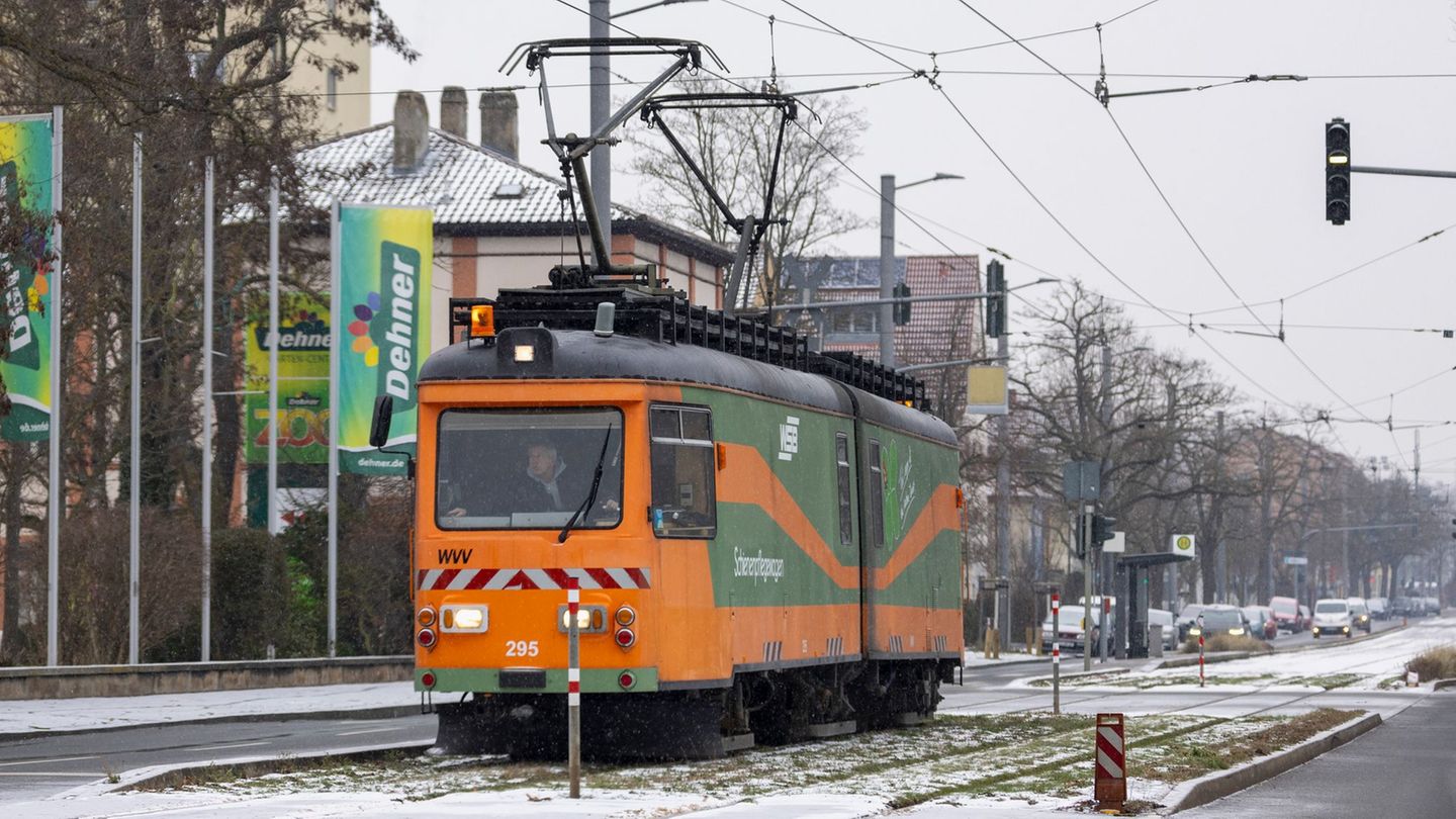 Wegen Glättegefahr setzt der gesamte Busverkehr im Stadtgebiet Würzburg in der Nacht zum Montag aus. (Symbolbild) Foto: Heiko Be