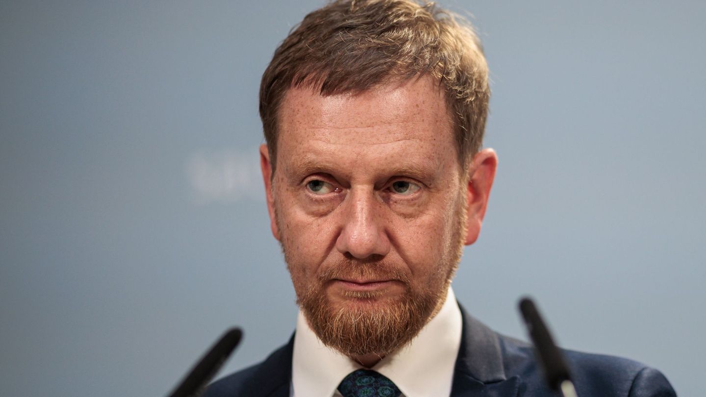 Kretschmer kritisiert die Debatte. (Archivbild) Foto: Carsten Koall/dpa